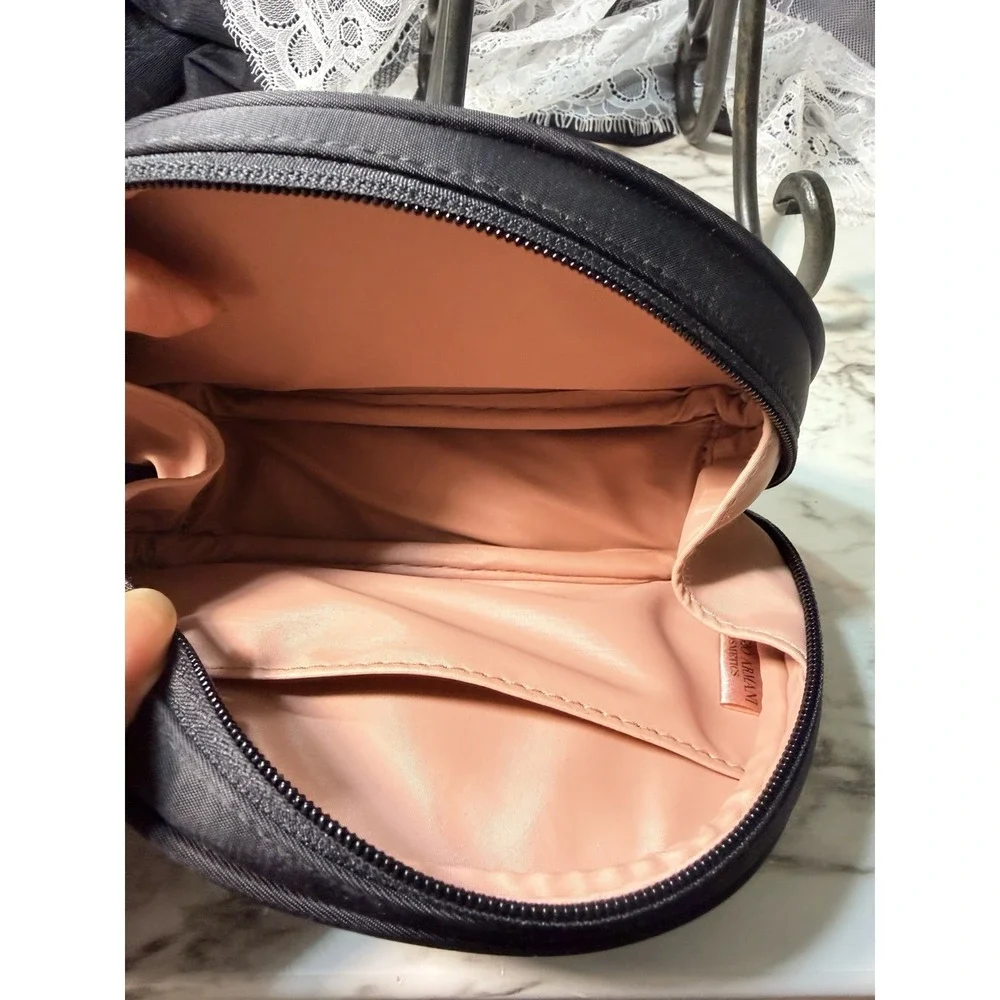 GIORGIO‎ ARMANI BEAUTY BLACK LEATHER POUCH Cosmetic Case W/BAG (A2967)
